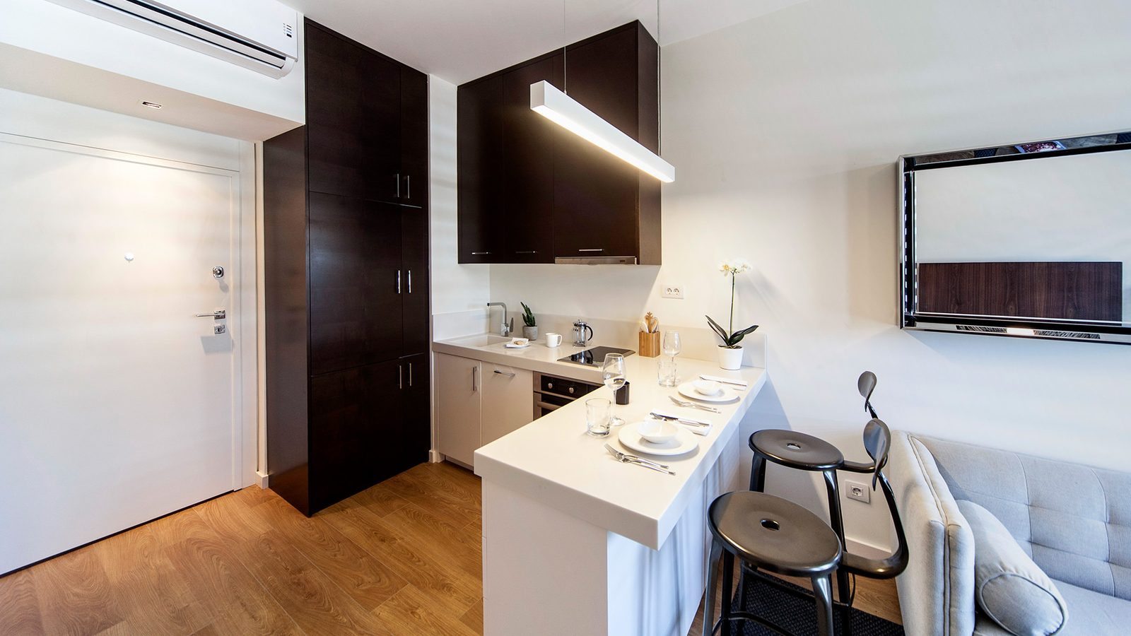 2762